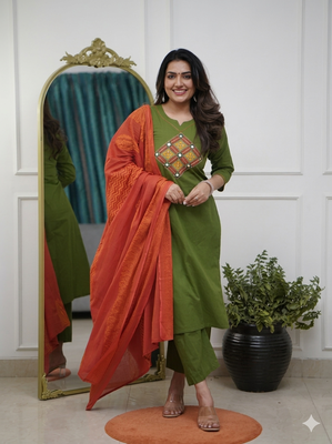 Beautiful jaipuri green straight embroidered kurta set with pants and a dupatta. 3