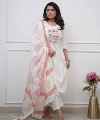 Beautiful jaipuri white straight embroidered kurta set with pants and a dupatta. 3