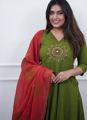 Beautiful jaipuri a green colored cotton anarkali kurta set 2