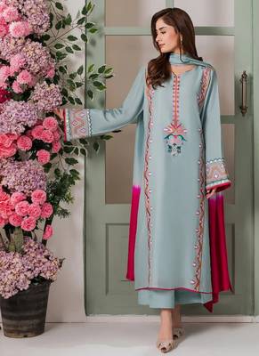 Olive french crepe silk sequin v-neck kurta set with printed chinon dupatta 3
