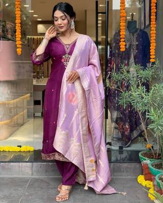 Wine chanderi silk sequin v-neck kurta set with royal jacquard dupatta 1