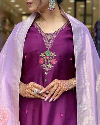 Wine chanderi silk sequin v-neck kurta set with royal jacquard dupatta 3