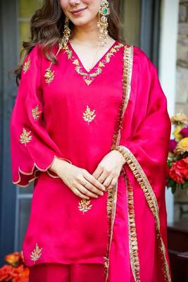 Pink silk sequin v-neck kurta palazzo set with matching silk dupatta 5