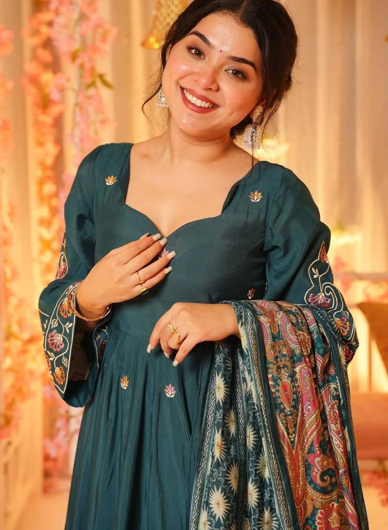 Green chanderi silk sequin v-neck sharara set with printed silk dupatta