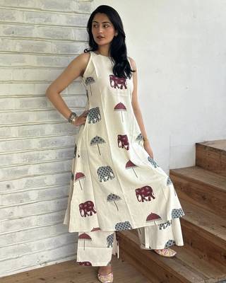 Beautiful jaipuri off-white a-line maroon and grey elephant and umbrella block prints kurta with wide leg palazzos. 2