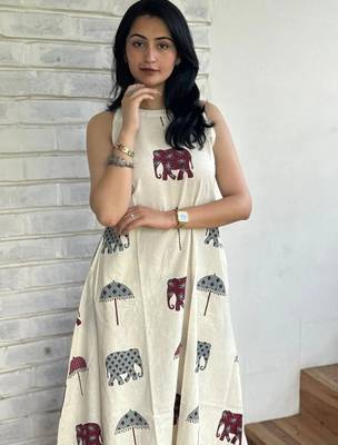 Beautiful jaipuri off-white a-line maroon and grey elephant and umbrella block prints kurta with wide leg palazzos. 4