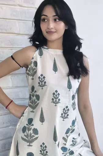 Beautiful jaipuri a white leaf & floral-printed a-line kurta with palazzo set.