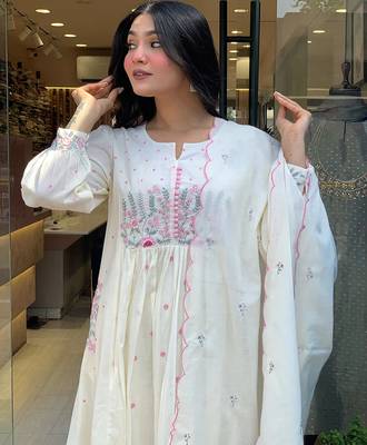 Beautiful jaipuri elegant embroidered anarkali white kurta set with dupatta 3