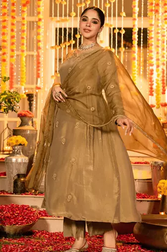 Gold shimmer chanderi silk sequin v-neck kurta set with embroidered organza dupatta