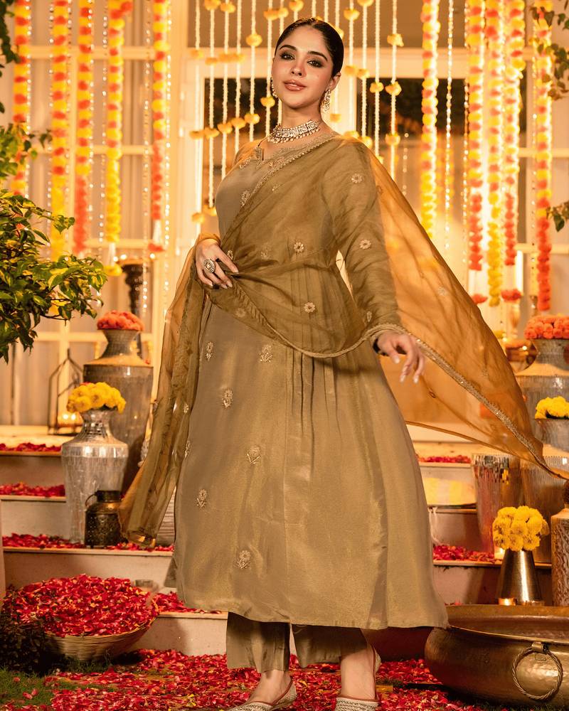 Gold shimmer chanderi silk sequin v-neck kurta set with embroidered organza dupatta