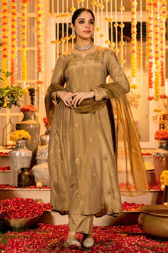 Gold shimmer chanderi silk sequin v-neck kurta set with embroidered organza dupatta