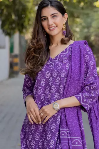 Beautiful jaipuri a purple floral-printed straight kurta set