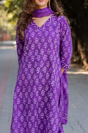 Beautiful jaipuri a purple floral-printed straight kurta set