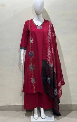 Beautiful jaipuri a red cotton straight kurta set adorned with traditional patch work and hand katha work. 4