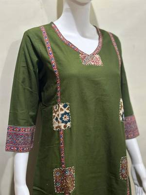 Beautiful jaipuri a dark green cotton straight kurta set adorned with traditional patch work and hand katha work. 4