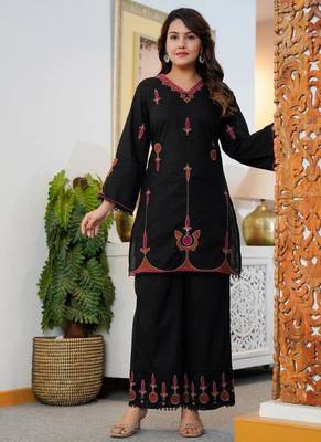 Beautiful jaipuri a black colored embroidered kurta set with a matching dupatta 2