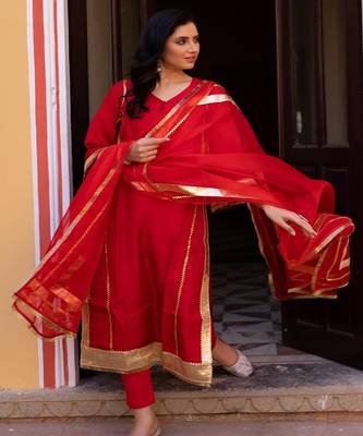 Blood red silk embroidered laffa suit set 4