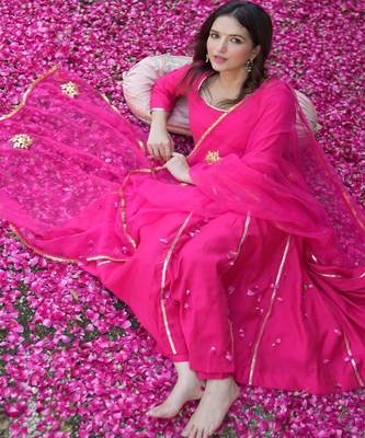 Magenta silk embroidered kurta pant with duptta 4