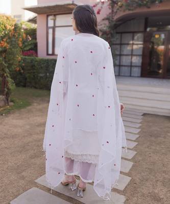 off white cotton kurta suit set with floral embroidery 4