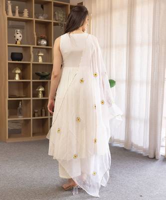 off white mul cotton anarkali set with floral embroidery 2