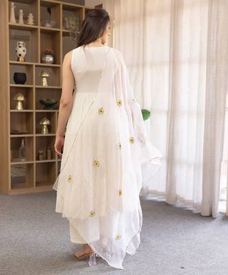 off white mul cotton anarkali set with floral embroidery 3