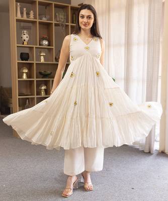 off white mul cotton anarkali set with floral embroidery 5