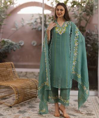 green viscose straight suit set with floral embroidery 2