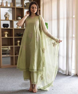 green embroidered linen straight suit set with dupatta 1