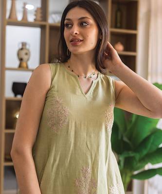 green embroidered linen straight suit set with dupatta 3