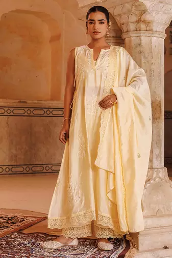 cream embroidered chanderi kurta pant set with dupatta