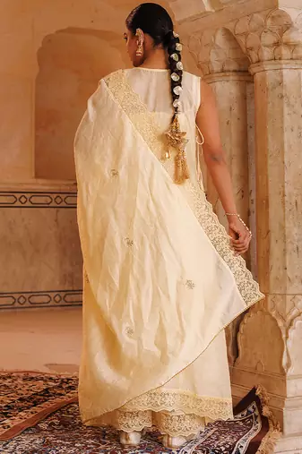 cream embroidered chanderi kurta pant set with dupatta