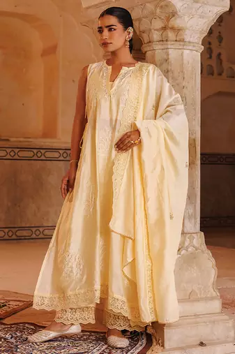 cream embroidered chanderi kurta pant set with dupatta