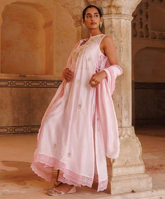 pink embroidered chanderi kurta pant set with dupatta 3