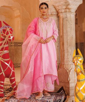 festive pink embroidered chanderi kurta set with dual tone dupatta 2