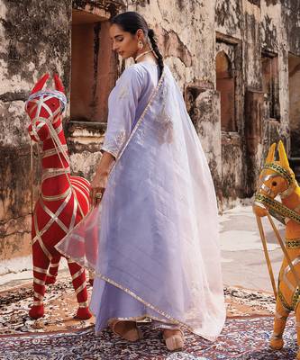 festive lavender embroidered chanderi kurta set with dual tone dupatta 4
