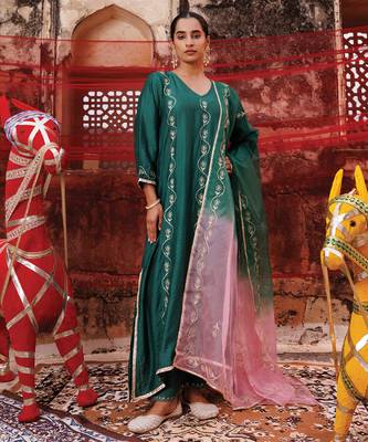 dark green embroidered chanderi kurta pant set with dual tone dupatta 1