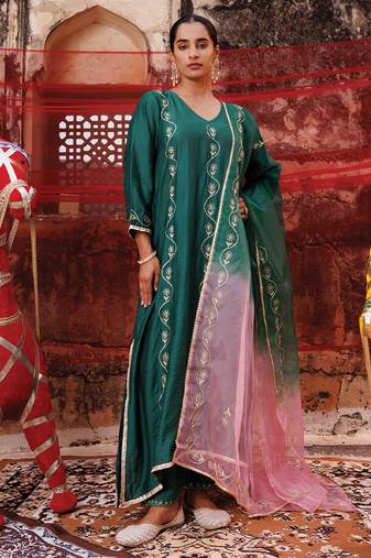 Dark Green embroidered chanderi kurta set with dual shaded - dupatta 