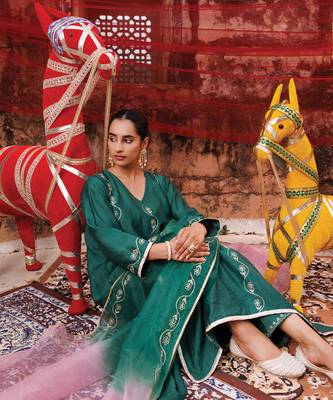 dark green embroidered chanderi kurta pant set with dual tone dupatta 3