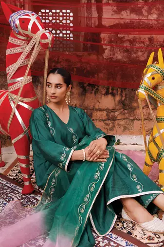 dark green embroidered chanderi kurta pant set with dual tone dupatta