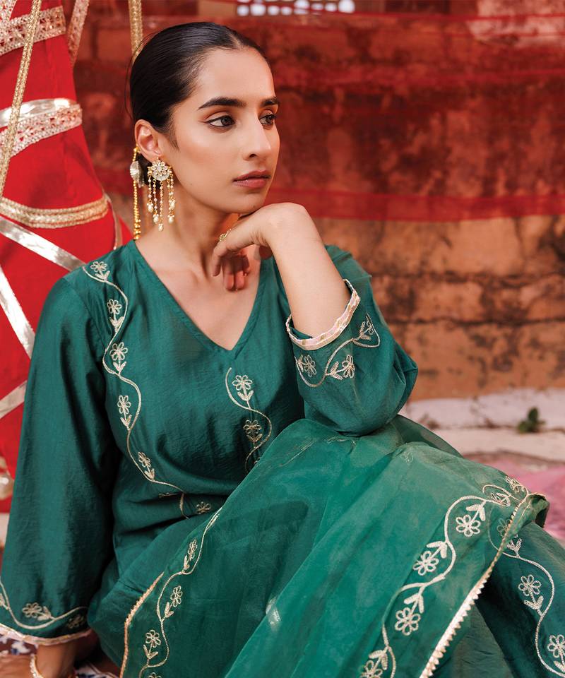 Dark Green embroidered chanderi kurta set with dual shaded - dupatta 