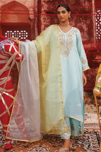 Blue embroidered chanderi kurta set with dual shaded- dupatta 