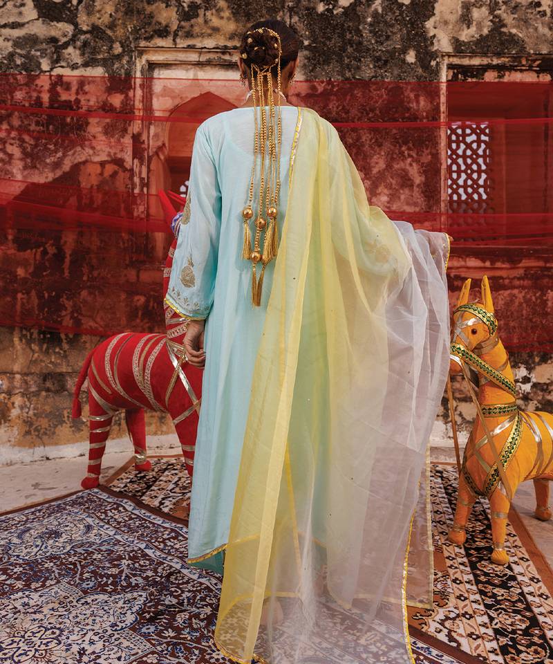 Blue embroidered chanderi kurta set with dual shaded- dupatta 