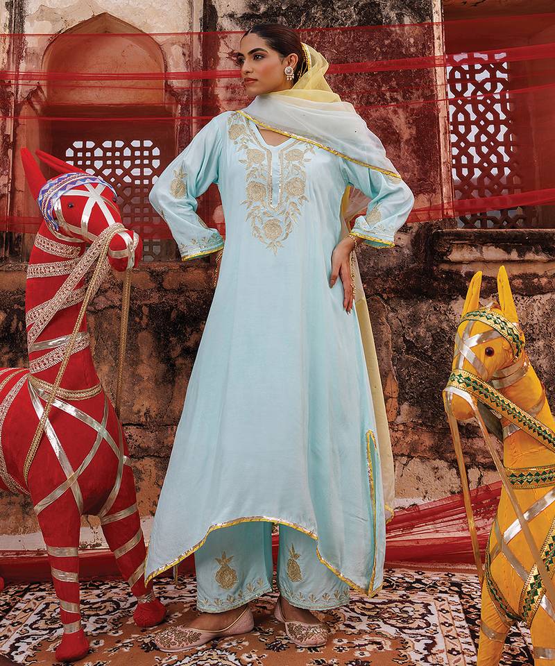 Blue embroidered chanderi kurta set with dual shaded- dupatta 