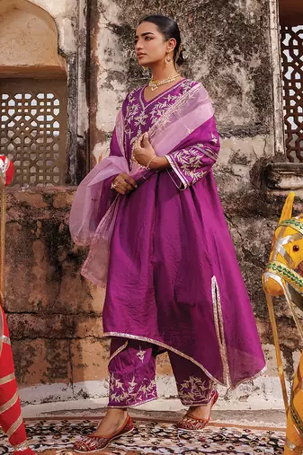 women’s purple embroidered chanderi kurta pant set with dupatta