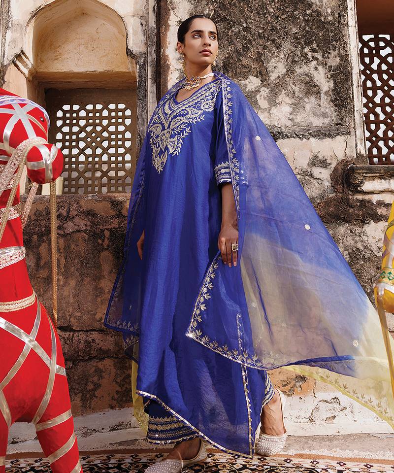 Blue embroidered chanderi kurta set with dual shaded- dupatta 