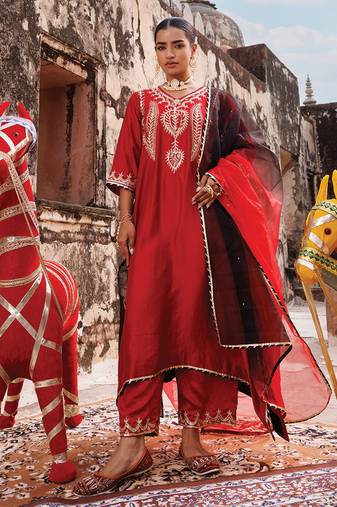 Red Chanderi Kurta Set With Dual-Shaded Dupatta