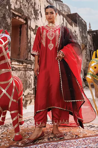 Red Chanderi Kurta Set With Dual-Shaded Dupatta