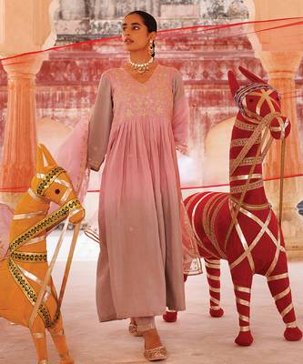 dual shaded pink embroidered chanderi kurta pant set 2