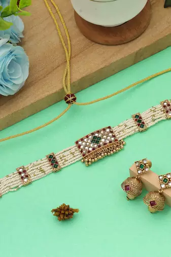 Maroon & green color choker matte gold necklace set