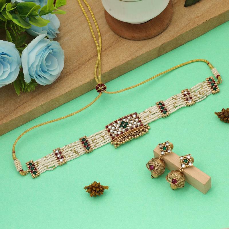 Maroon & green color choker matte gold necklace set